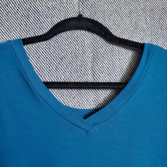 TS : Large - Blue/Dark Teal - Reversible V-Neck AND Scoop-Neck Long Sleeve - EUC - Picture 4 of 7